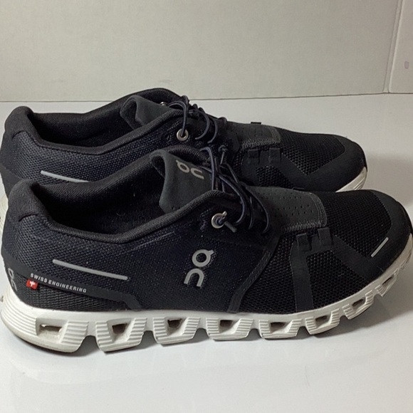 On Running Cloud 5 Running Black and White - Picture 4 of 10